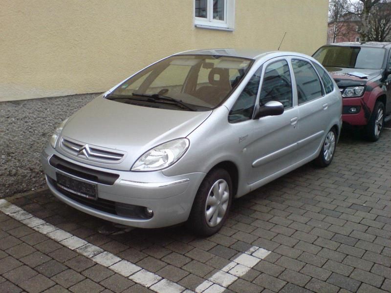 Silber Gebraucht 2004 Citroën Xsara Picasso Van / Kleinbus | 900 € - Bild 1/4