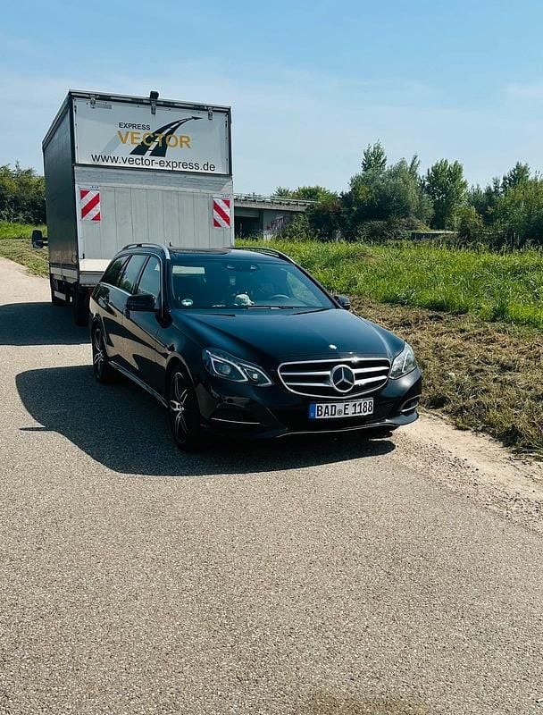Schwarz Gebraucht 2014 Mercedes E300 Kombi | 5.500 € - Bild 1/4