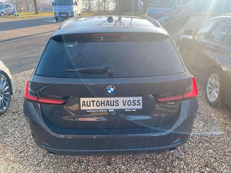 Gebraucht BMW 320e 190 PS (139 kW) 2023 Dravitgrau Kombi