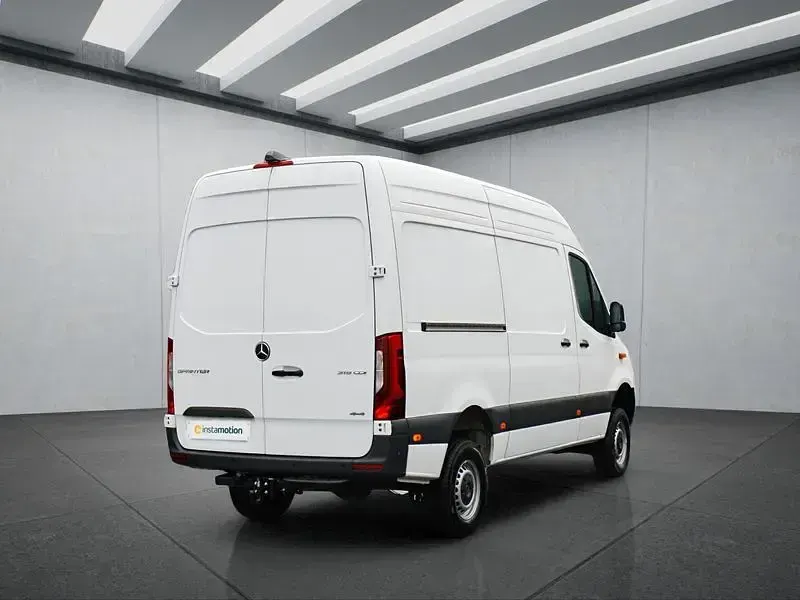 Gebraucht Mercedes Sprinter 190 PS (139 kW) 2025 Weiß Van