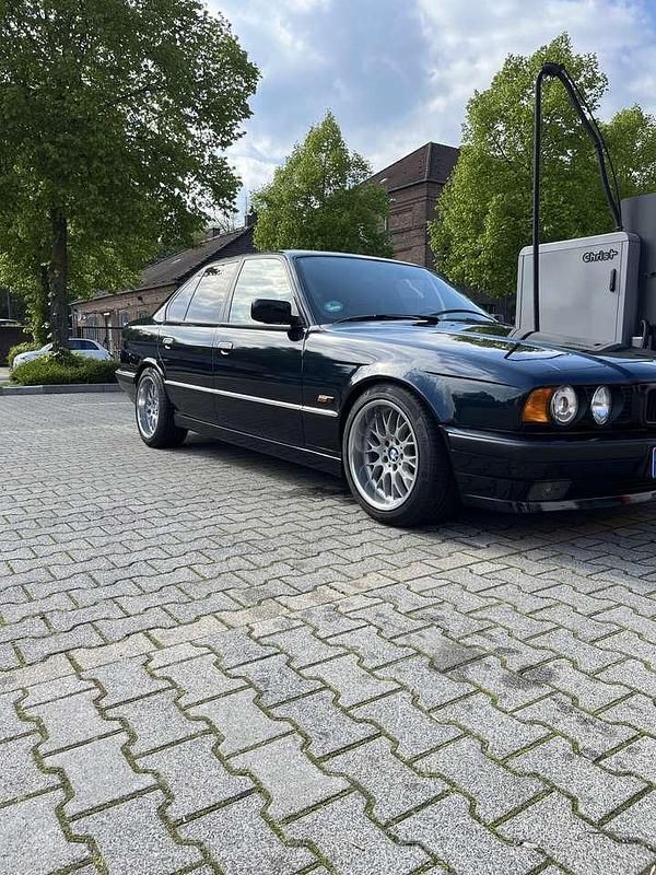 Schwarz Gebraucht 1995 BMW 520 Shadowline Limousine | 10.500 € - Bild 1/4