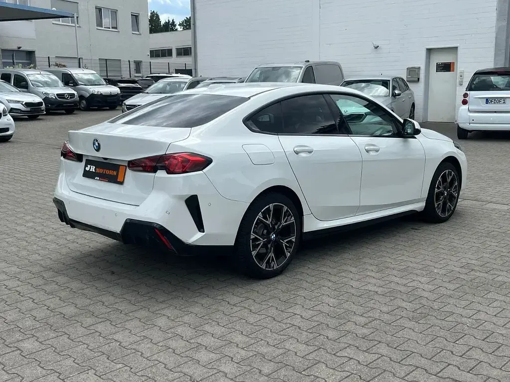 Gebraucht BMW 216 Sport Line 122 PS (89 kW) 2025 Weiß Coupé