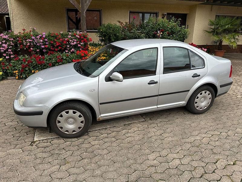 Silber Gebraucht 2002 VW Bora Comfortline Limousine | 1.000 € (Superpreis) - Bild 1/4