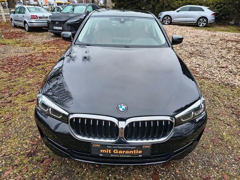 Gebraucht BMW 518 Luxury Line 152 PS (111 kW) 2020 Black sapphire metallic Limousine
