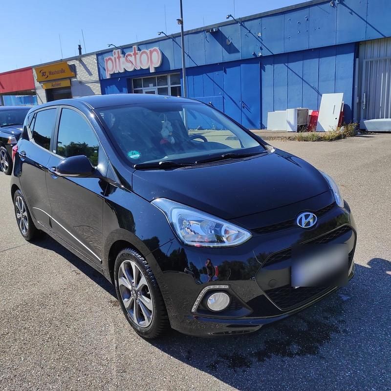 Schwarz Gebraucht 2016 Hyundai i10 Kleinwagen | 6.900 € (Fairer Preis) - Bild 1/4