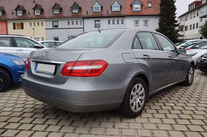 Gebraucht Mercedes E300 204 PS (150 kW) 2013 Silber Limousine