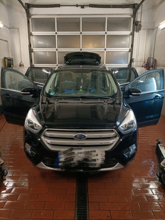 Schwarz Gebraucht 2018 Ford Kuga Trend SUV | 22.999 € - Bild 1/4