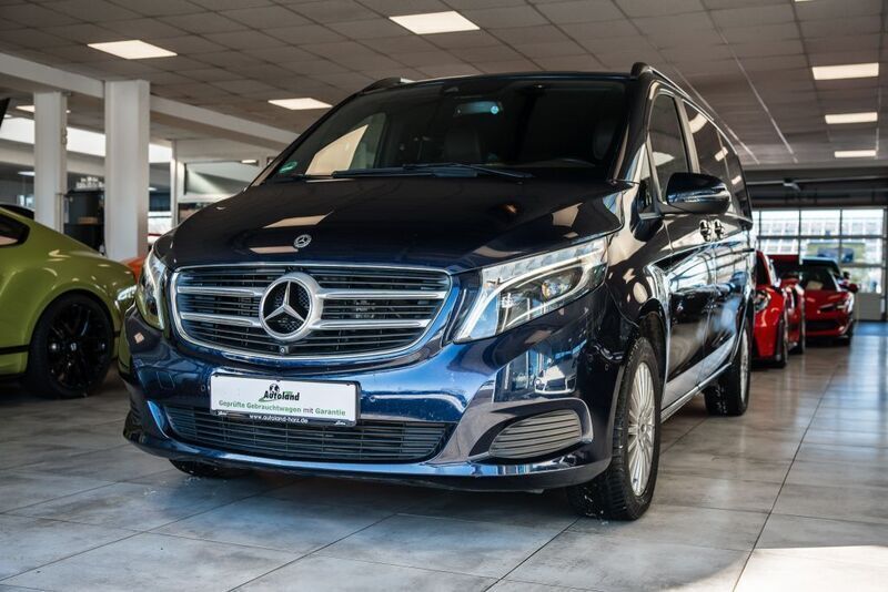 Cavansitblau metallic Gebraucht 2018 Mercedes V250 Avantgarde Van / Kleinbus | 53.333 € (Etwas zu teuer) - Bild 1/4