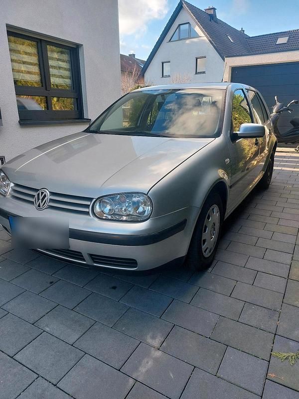 Silber Gebraucht 2001 VW Golf IV Kleinwagen | 2.850 € (Etwas zu teuer) - Bild 1/4