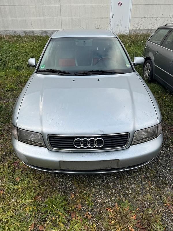 Silber Gebraucht 1997 Audi A4 Sport Limousine | 899 € (Superpreis) - Bild 1/4