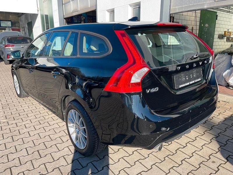 Gebraucht Volvo V60 Kinetic 120 PS (88 kW) 2016 Schwarz Kombi