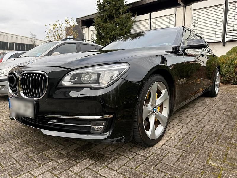 Gebraucht BMW 730 258 PS (189 kW) 2012 Schwarz Limousine