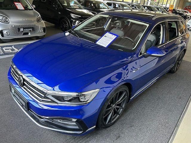 Gebraucht VW Passat Elegance 150 PS (110 kW) 2023 Blau Kombi
