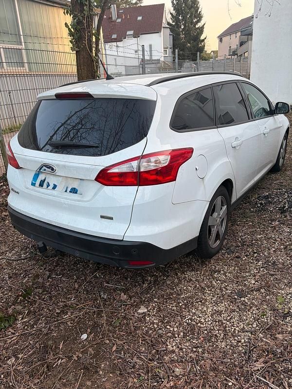 Gebraucht Ford Focus 125 PS (91 kW) 2014 Weiß Kombi