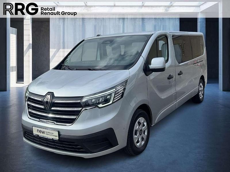 Grau (highlandgrau (grau) (grau)) Gebraucht 2024 Renault Trafic Evolution Van / Kleinbus | 37.990 € (Fairer Preis) - Bild 1/3