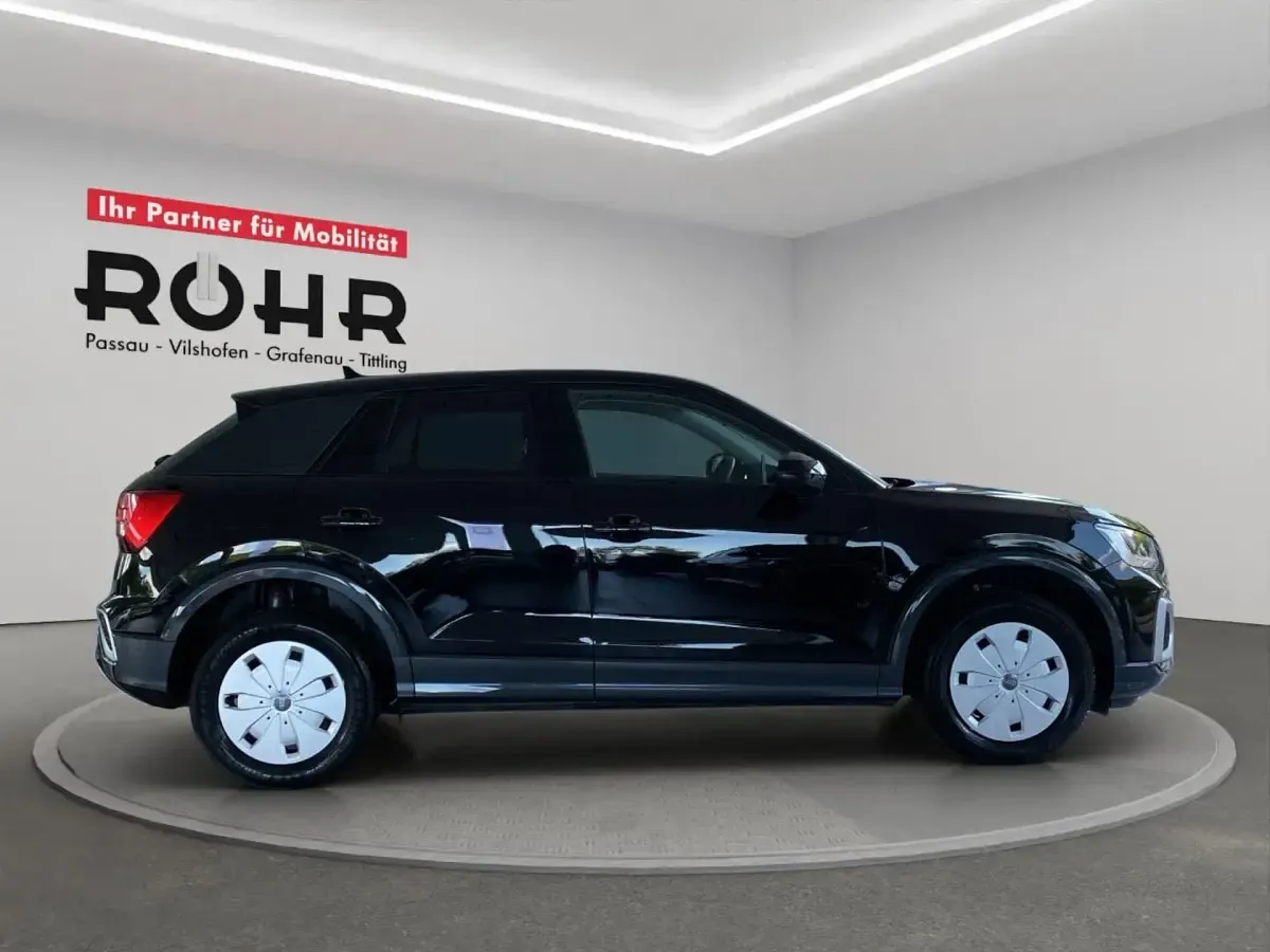 Używany Audi Q2 Advanced 116 KM (85 kW) 2025 Czarny SUV