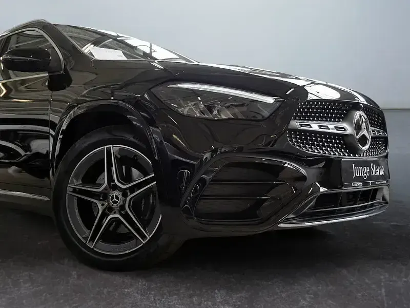 Gebraucht Mercedes GLA200 Premium 150 PS (110 kW) 2025 Schwarz SUV