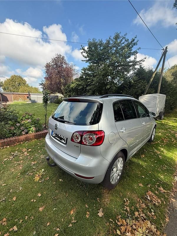 Silber Gebraucht 2013 VW Golf VII Kleinwagen | 7.950 € (Guter Preis) - Bild 1/4