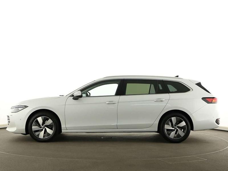 Gebraucht VW Passat Business 150 PS (110 kW) 2024 Oryxweiß perlmutteffekt Kombi