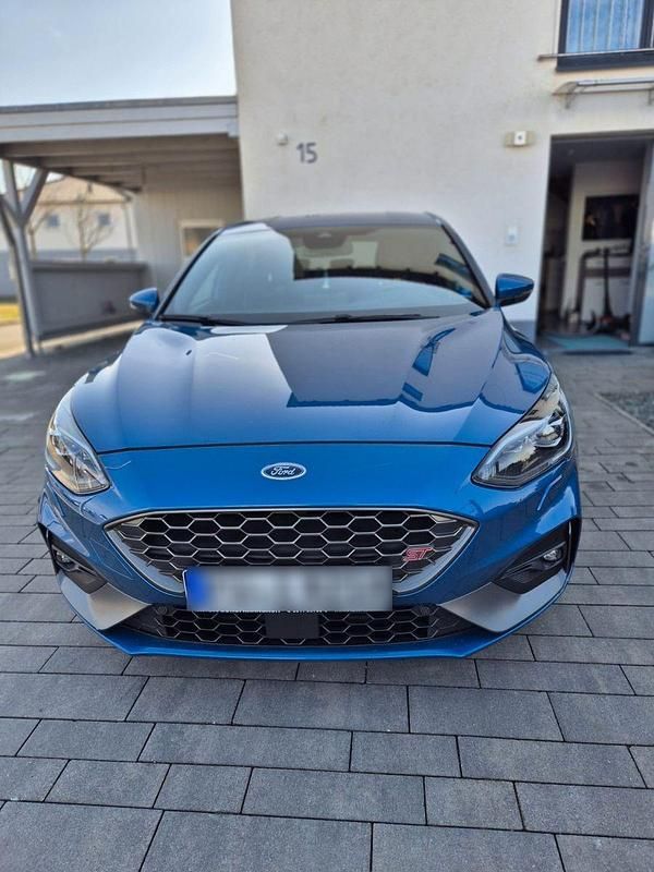 Second-hand Ford Focus ST 190 CP (139 kW) 2019 Albastru Berlinǎ
