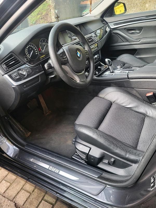 Gebraucht BMW 520 184 PS (135 kW) 2012 Grau Kombi