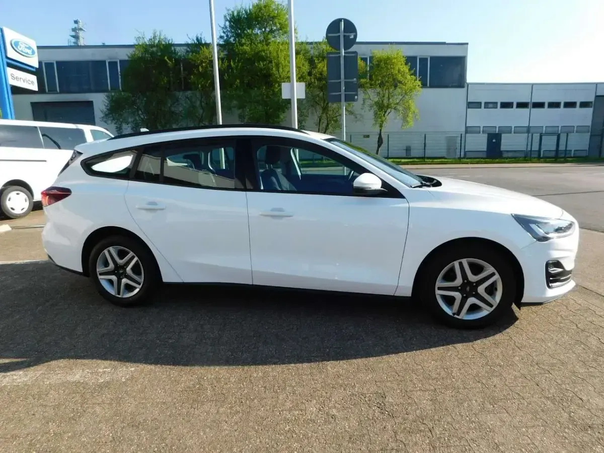 Gebraucht Ford Focus Cool & Connect 120 PS (88 kW) 2022 Frozen white Kombi