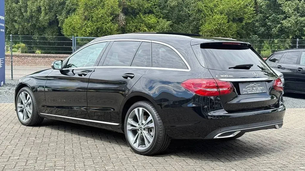 Gebraucht Mercedes C300e 194 PS (142 kW) 2021 Schwarz Limousine