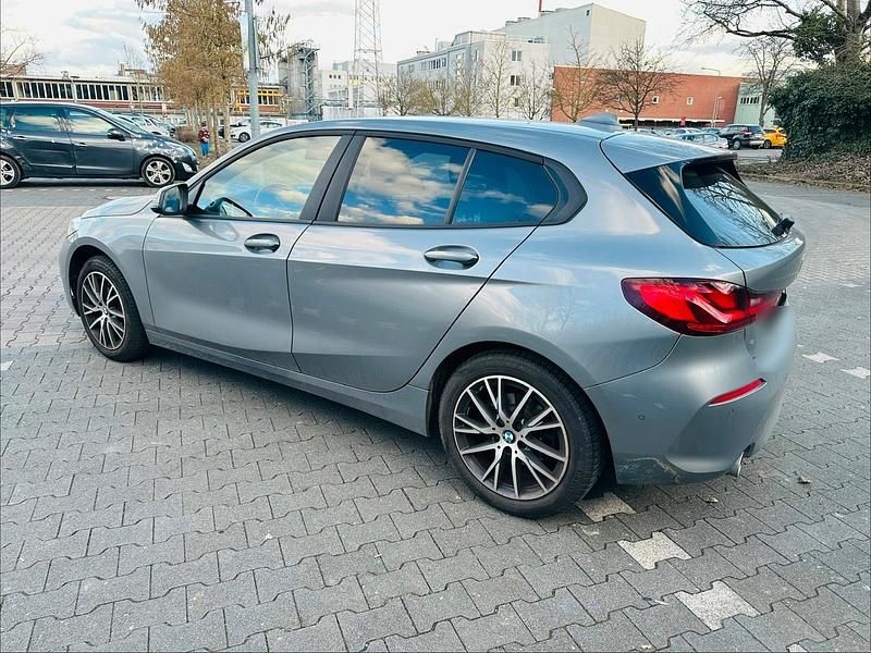 Gebraucht BMW 118 136 PS (100 kW) 2022 Grau Kleinwagen