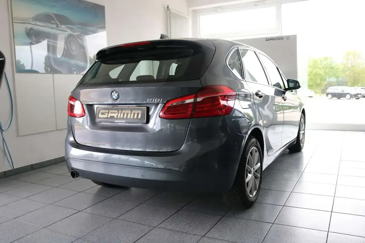 Gebraucht BMW 218 Advantage 136 PS (100 kW) 2017 Mineralgrau metallic Van / Kleinbus
