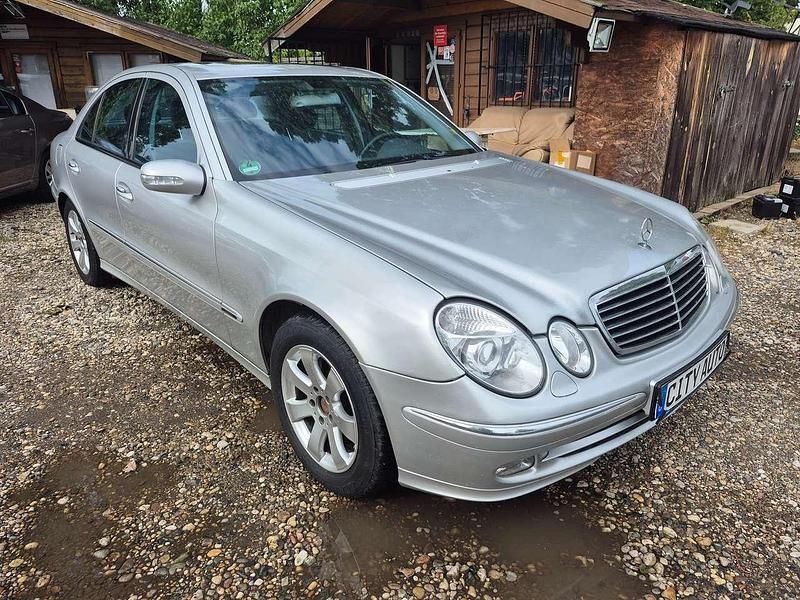 Gebraucht Mercedes E220 Avantgarde 150 PS (110 kW) 2002 Brillantsilber Limousine