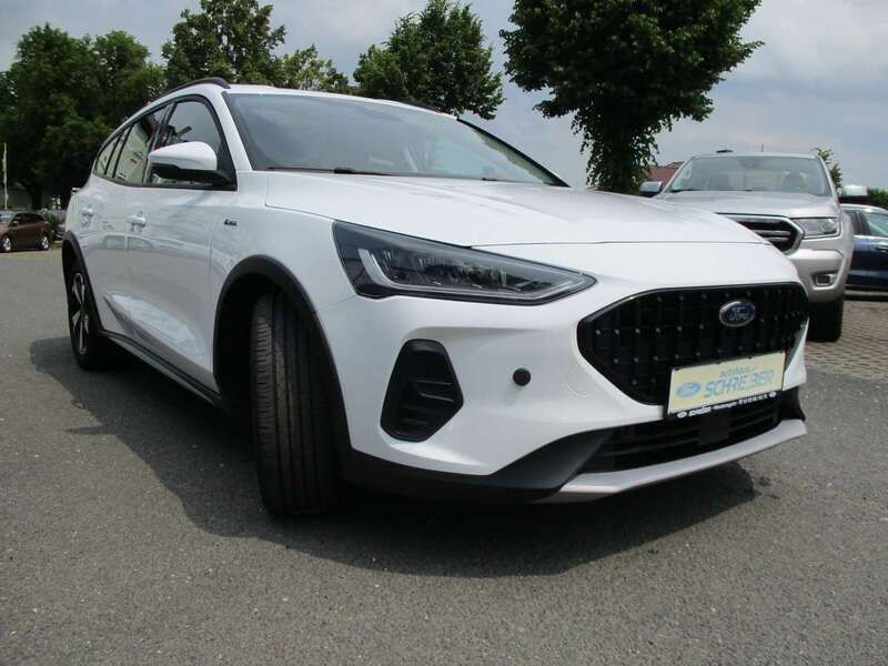 Gebraucht Ford Focus Active 125 PS (91 kW) 2023 Frozen white Kombi