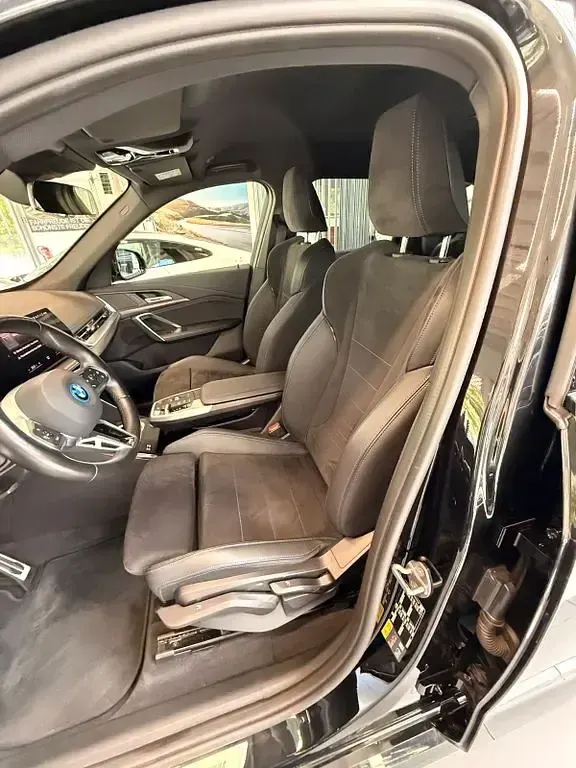 Gebraucht BMW iX1 M Sport 230 kW (313 PS) 2023 Black sapphire metallic SUV