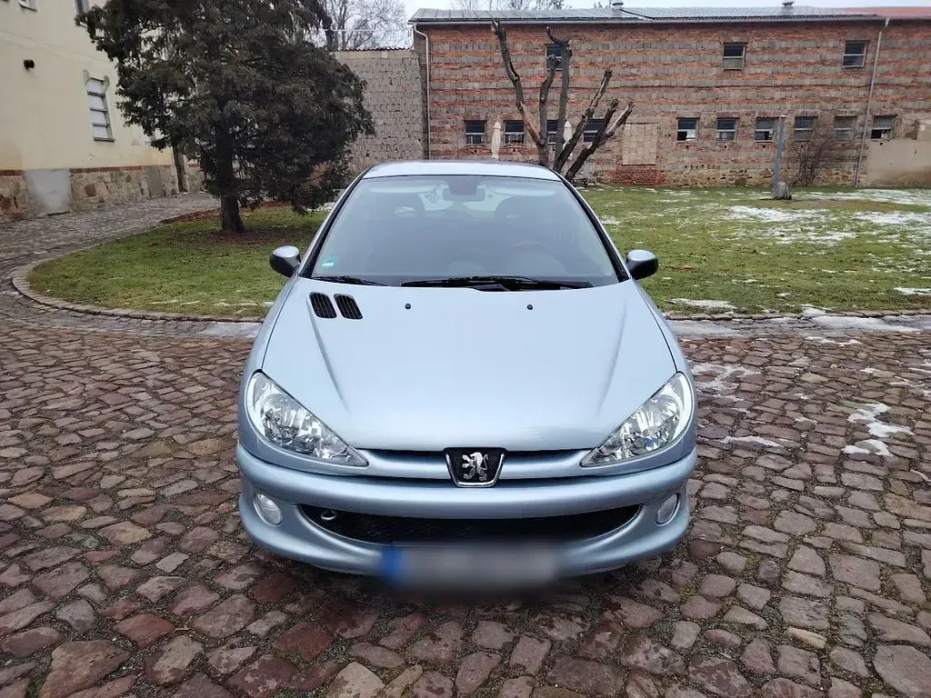 Gebraucht Peugeot 206 75 PS (55 kW) 2008 Silber Limousine