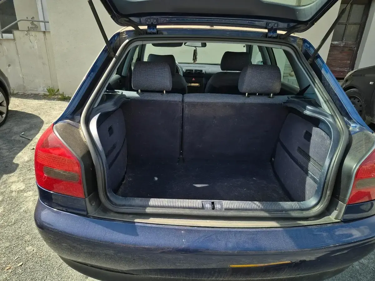 Second-hand Audi A3 101 CP (74 kW) 1999 Albastru Hatchback