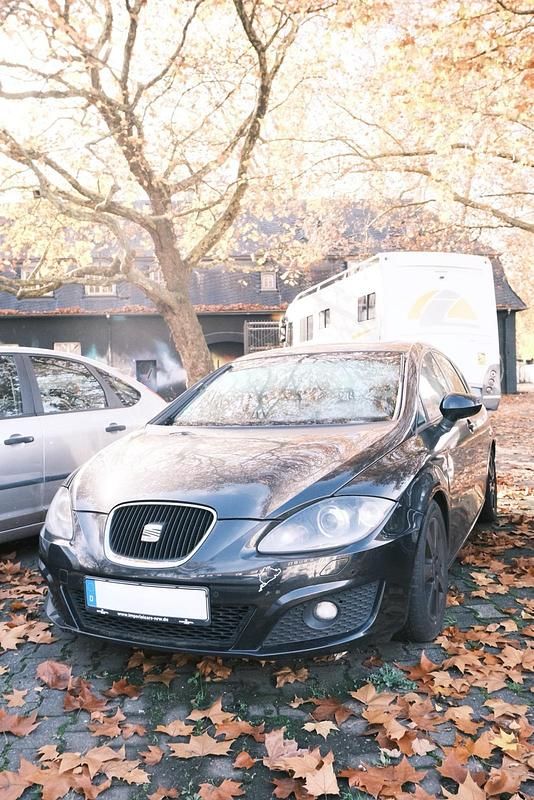 Schwarz Gebraucht 2009 Seat Leon Sport Limousine | 3.000 € (Guter Preis) - Bild 1/4