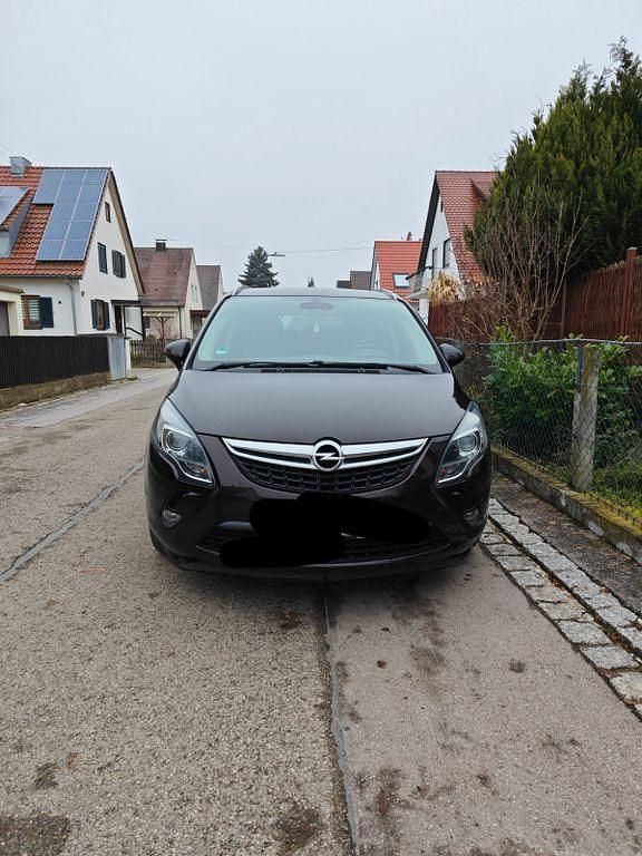 Braun Gebraucht 2014 Opel Zafira Tourer Innovation Van / Kleinbus | 6.999 € (Guter Preis) - Bild 1/4