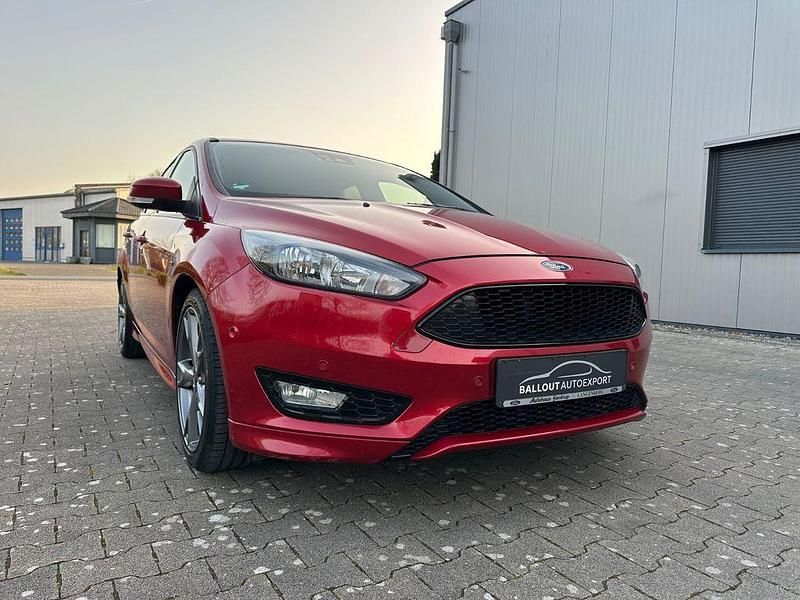 Gebraucht Ford Focus ST-Line 182 PS (133 kW) 2018 Rot Limousine