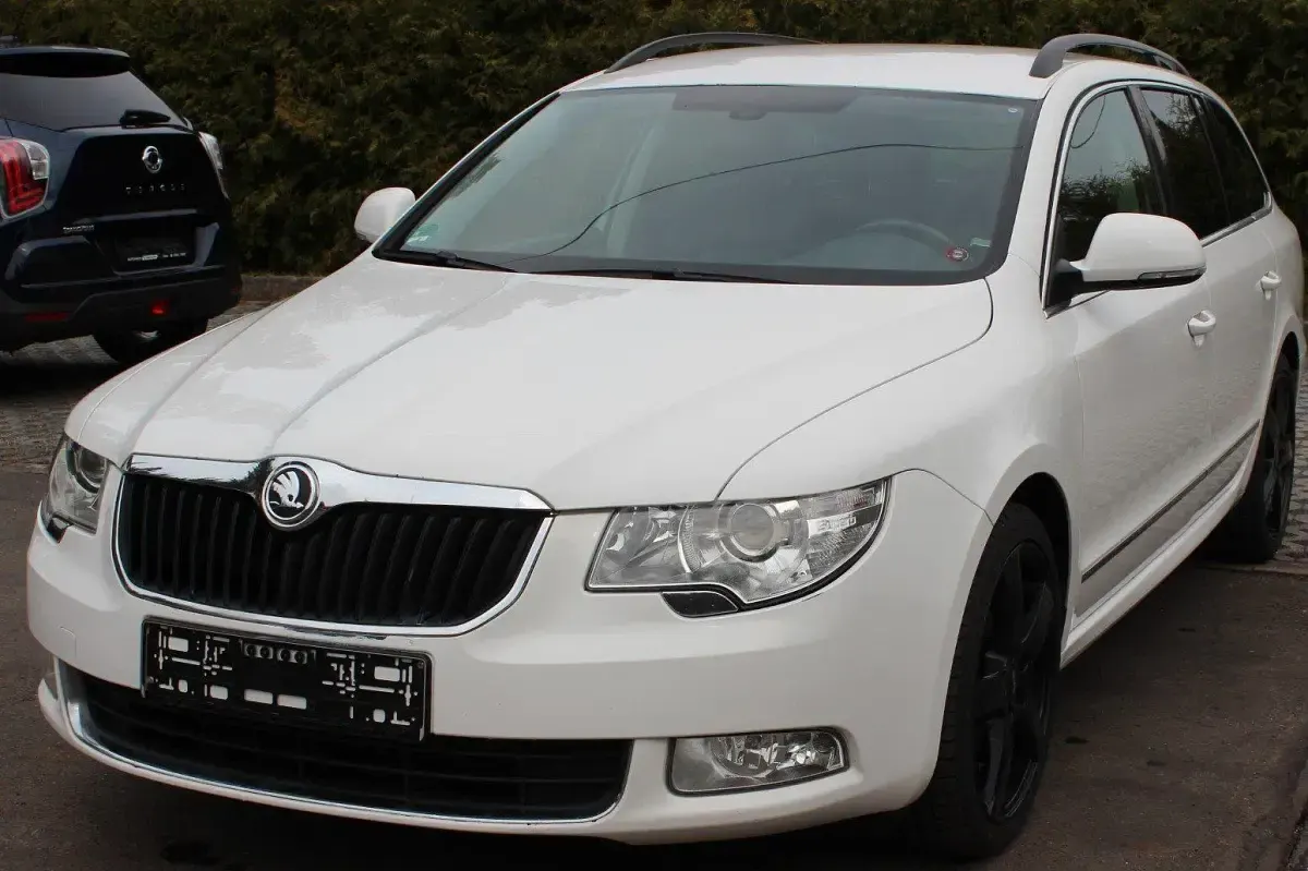 Używany Skoda Superb 170 KM (125 kW) 2012 Biały Kombi