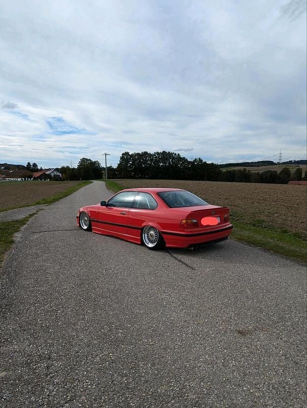 Gebraucht BMW 320 150 PS (110 kW) 1995 Rot Coupé