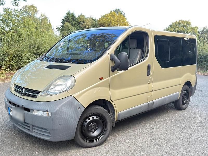 Gelb Gebraucht 2004 Opel Vivaro Van | 3.300 € (Teuer) - Bild 1/4