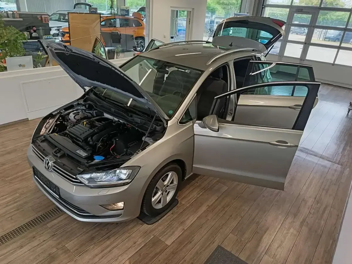 Gebraucht VW Golf Sportsvan 150 PS (110 kW) 2016 Tungstensilber metallic Van / Kleinbus