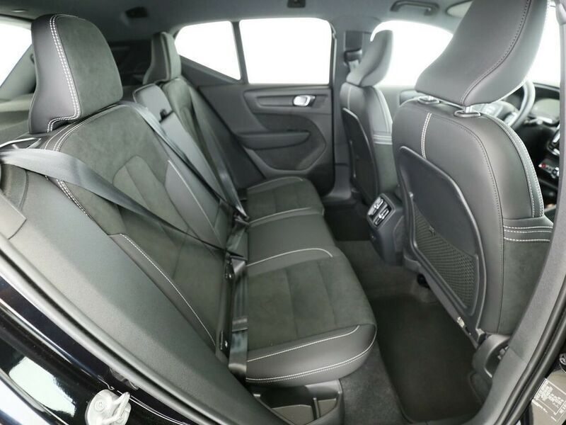 Gebraucht Volvo XC40 Plus 169 kW (231 PS) 2022 Onyx black metallic (schwarz) SUV