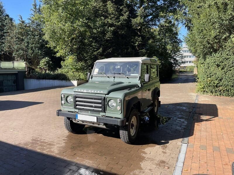 Grün Gebraucht 2009 Land Rover Defender SUV | 32.900 € - Bild 1/4