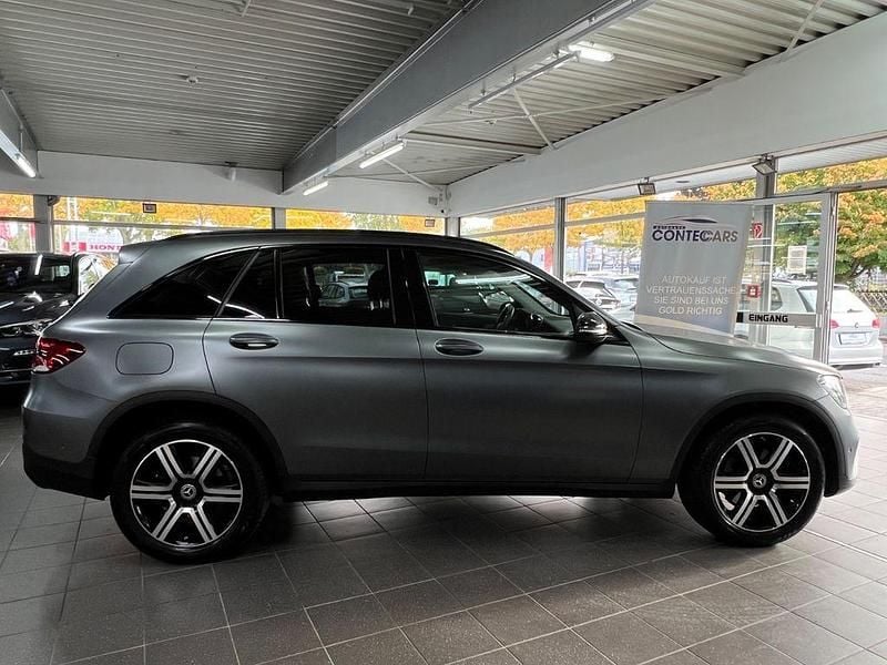 Grau Gebraucht 2022 Mercedes GLC220 Business SUV | 34.700 € (Guter Preis) - Bild 1/4