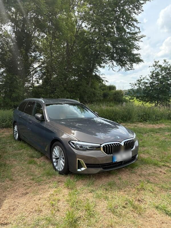 Andere außenfarben Gebraucht 2021 BMW 520 Luxury Line Kombi | 27.000 € (Superpreis) - Bild 1/4