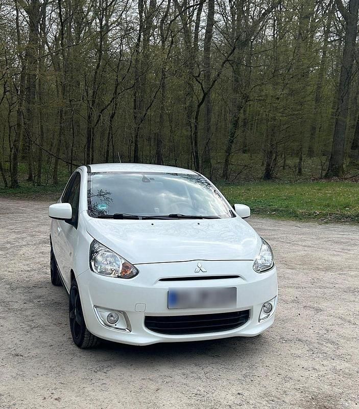 Gebraucht Mitsubishi Space Star 80 PS (58 kW) 2015 Weiß Limousine