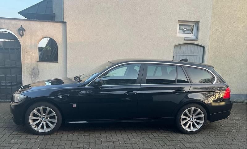 Gebraucht BMW 325 204 PS (150 kW) 2010 Schwarz Kombi