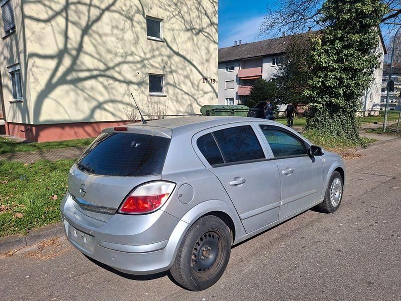 Gebraucht Opel Astra 105 PS (77 kW) 2004 Silber Limousine