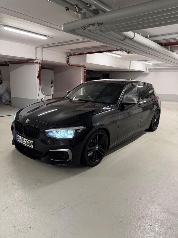 Schwarz Gebraucht 2018 BMW M140 M Sport Kleinwagen | 30.500 € (Guter Preis) - Bild 1/4