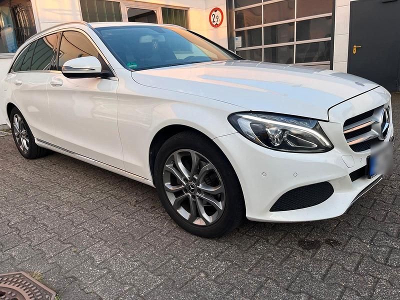 Weiß Gebraucht 2017 Mercedes C180 Kombi | 17.500 € (Fairer Preis) - Bild 1/4